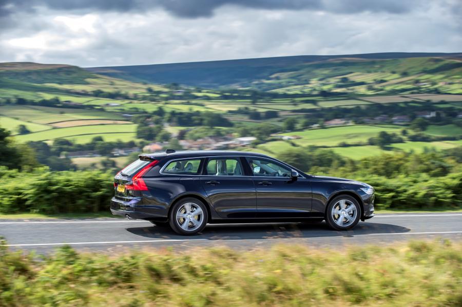  Volvo V90 D4 Momentum 2016 года  (UK) (фото 17 из 21)